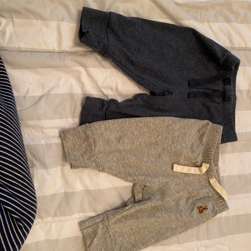 Three GAP pants - Picture 3 of 3